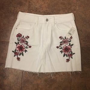 BRAND NEW! Pacsun white denim frayed skirt